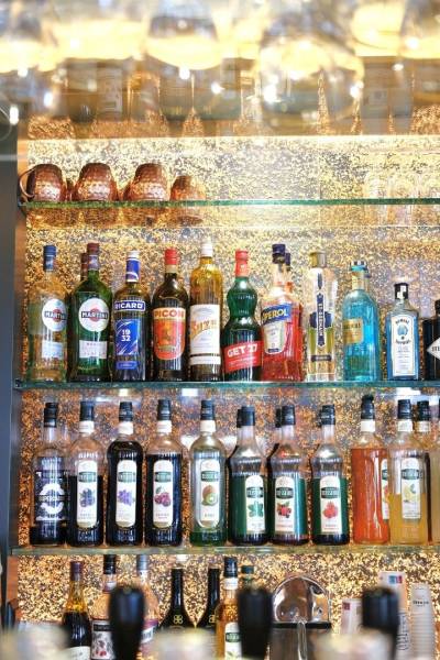 bouteilles dans un bar 