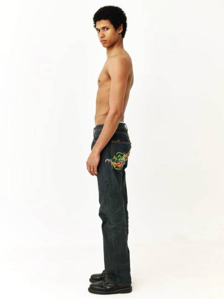 photo book homme coté gauche torse nu