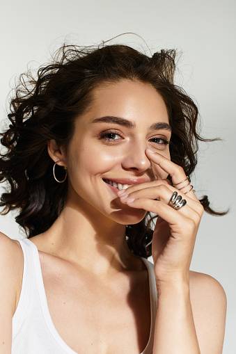 Shooting studio à Lyon pour jeunes mannequins : photos de polas et book pour premières démarches