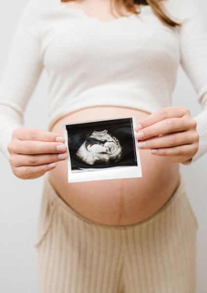 Photographe professionnel grossesses et famille pour séance photo en studio ou extérieur à Lyon