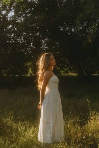 femme en entier nature